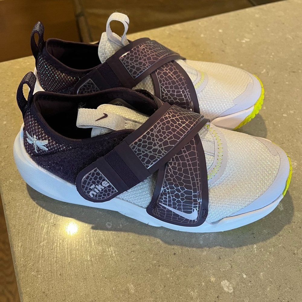 Nike Girls Criss Cross Velcro Shoes